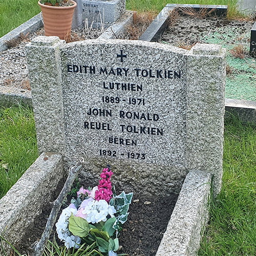 J.r.r tolkien grave oxford - Walking tours of oxford