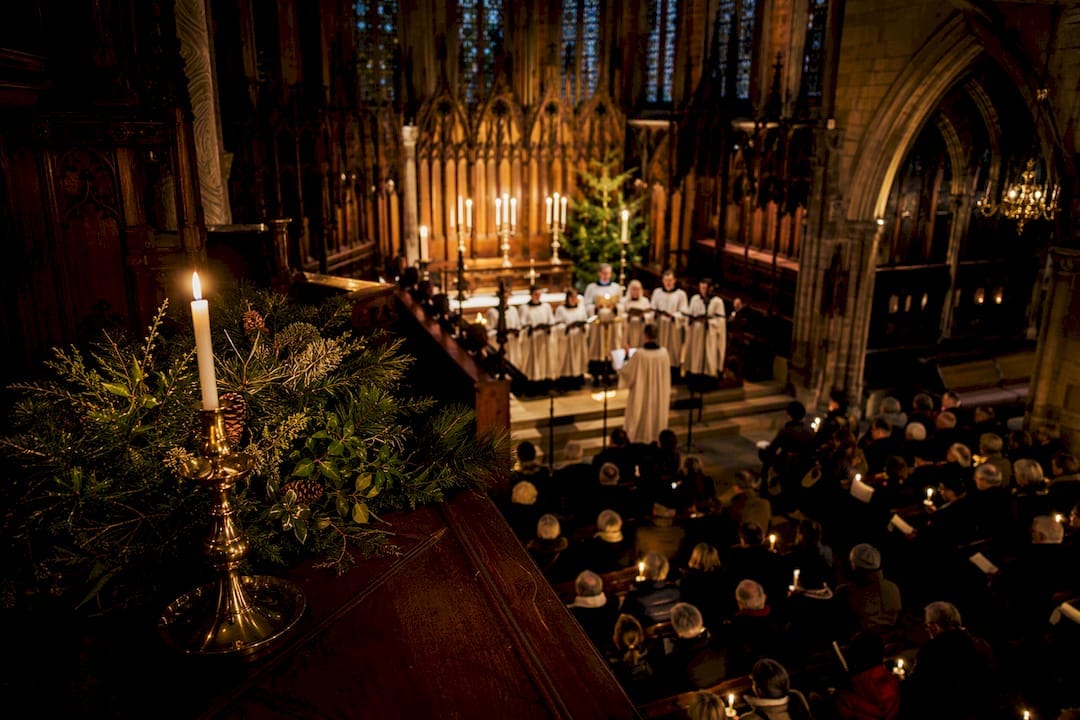 Candlelit carol service in Oxford chapel